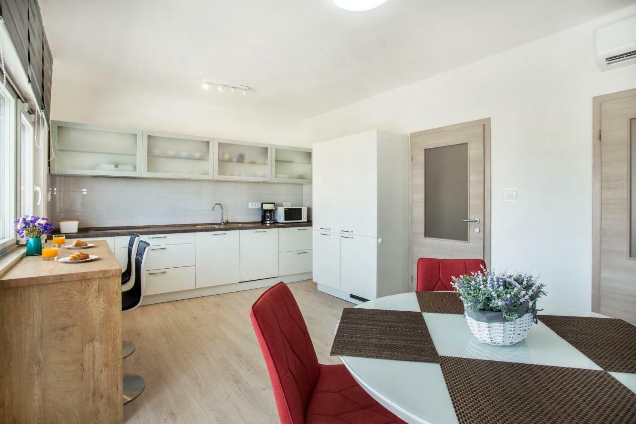 Ac Apartment With 2 Bedrooms And 2 Bathrooms-Free Private Parking Split Zewnętrze zdjęcie